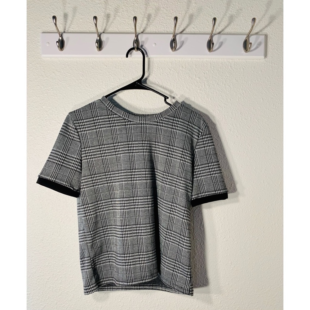 Black and white plaid shirt f21 slight crop nwot